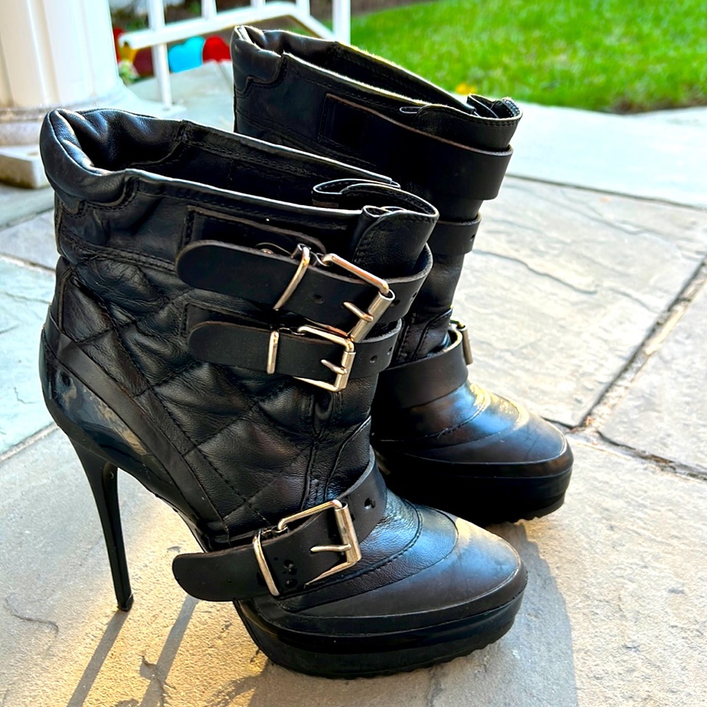 Burberry black ankle boots size 36